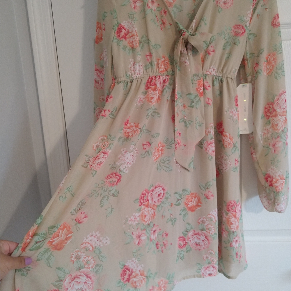Dress - Picture 2 of 4